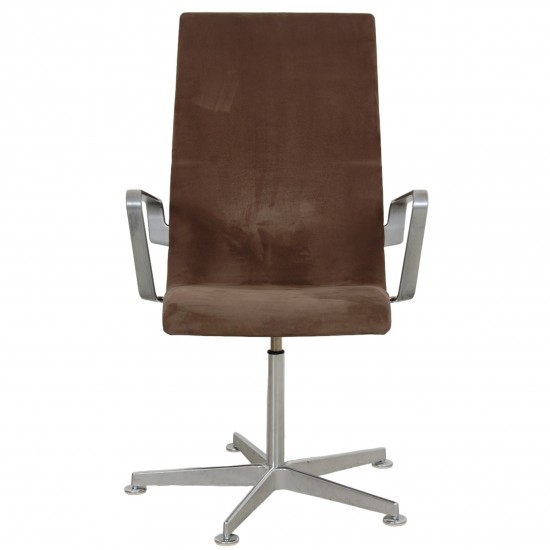 For Sale Arne Jacobsen middle Oxford chair in grey Alcantara fabric